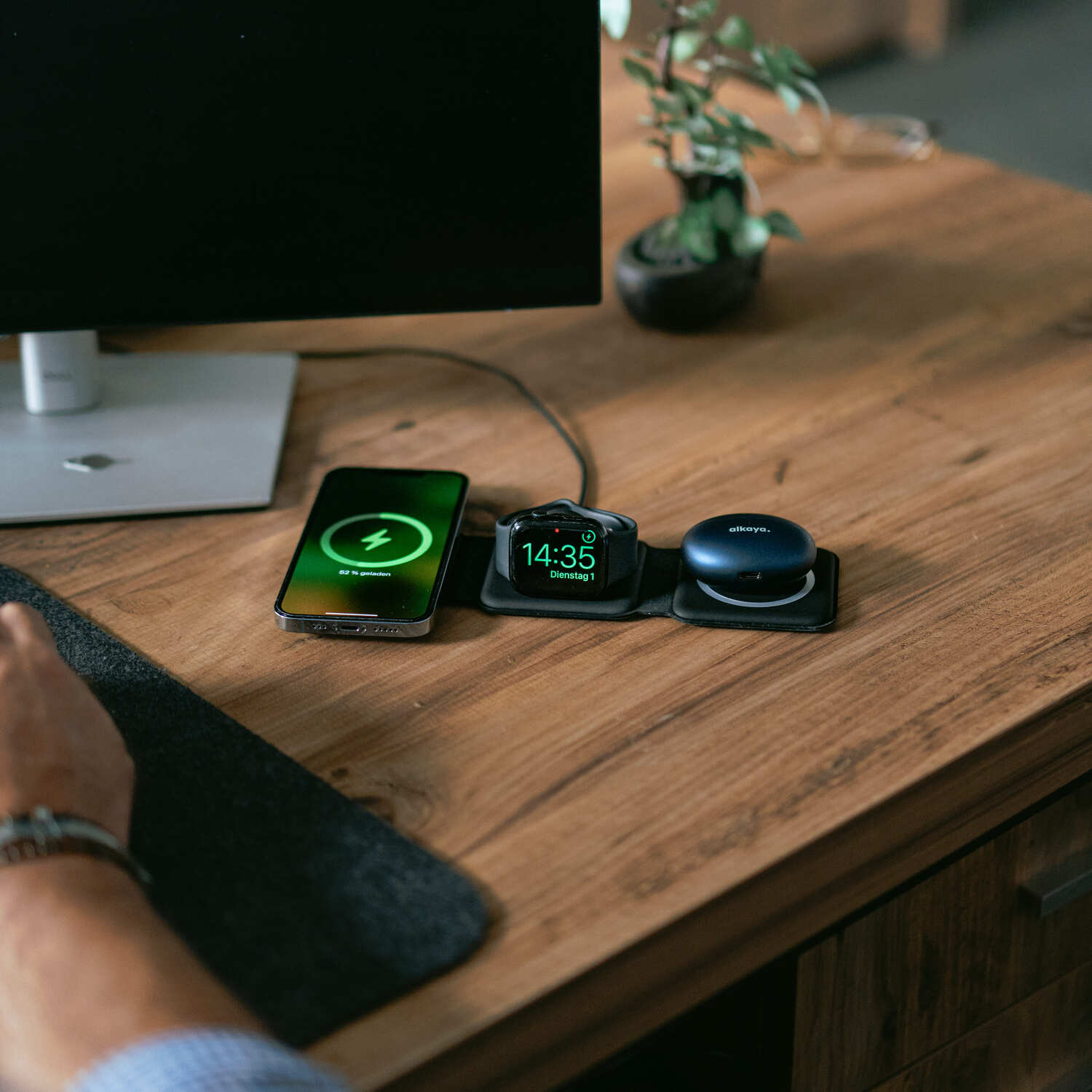 alkaya. | Flex Fold | Reise Ladegerät Faltbar 3 in 1: Handy, Apple Watch und Headset, für MagSafe-Zubehör geeignet Schwarz