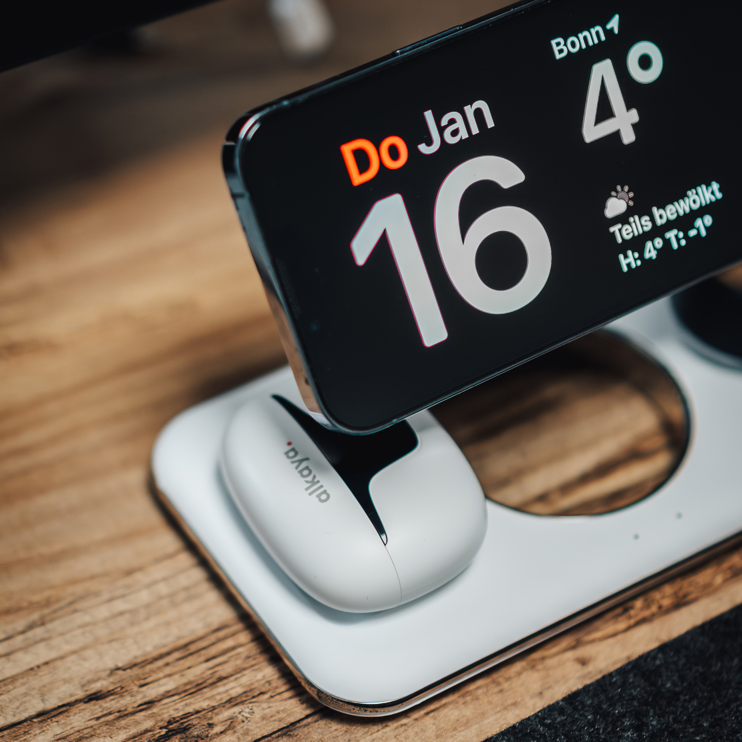 alkaya. | Trifector | 3 in 1 Wireless Ladestation: Handy, Apple Watch und Headset, Kompatibel mit MagSafe-Zubehör, weiß