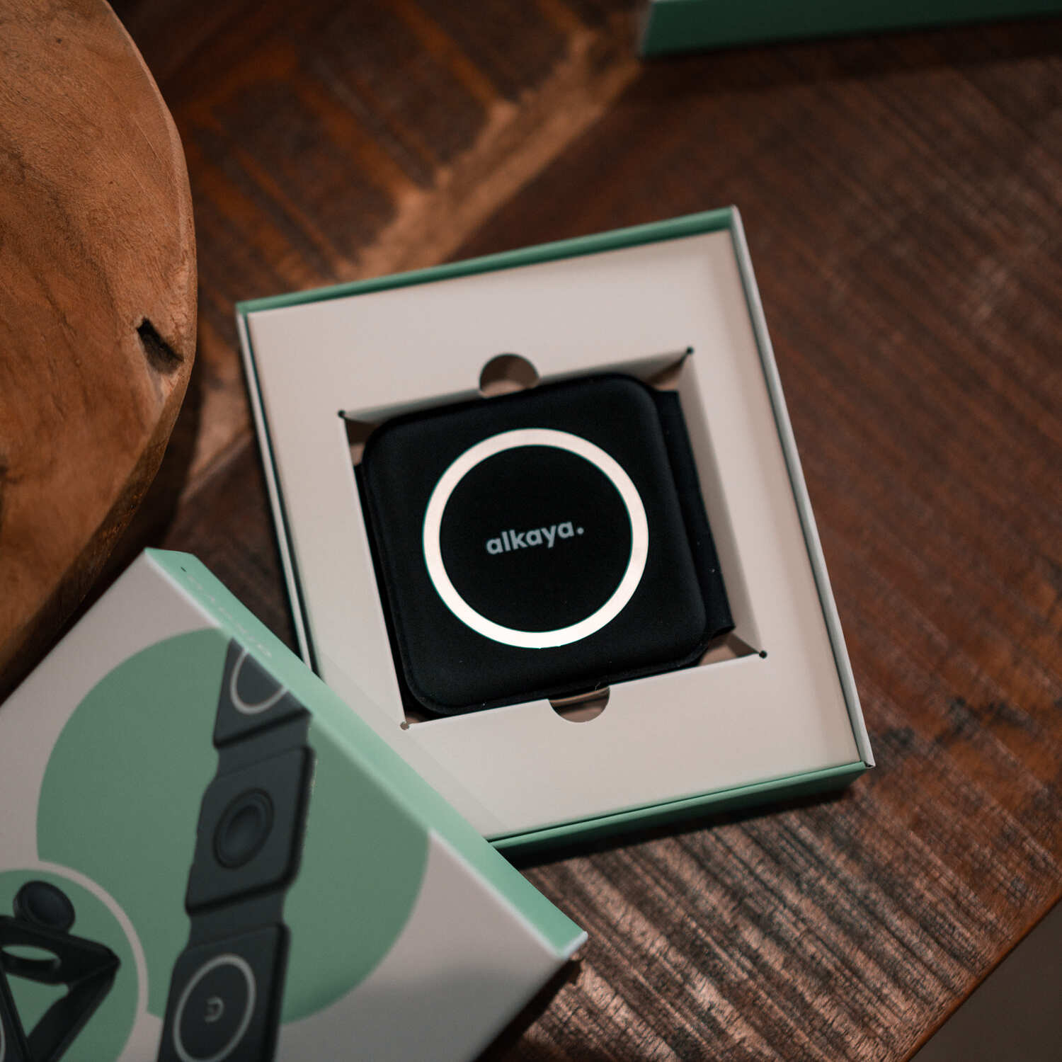 alkaya. | Flex Fold | Reise Ladegerät Faltbar 3 in 1: Handy, Apple Watch und Headset, für MagSafe-Zubehör geeignet Schwarz